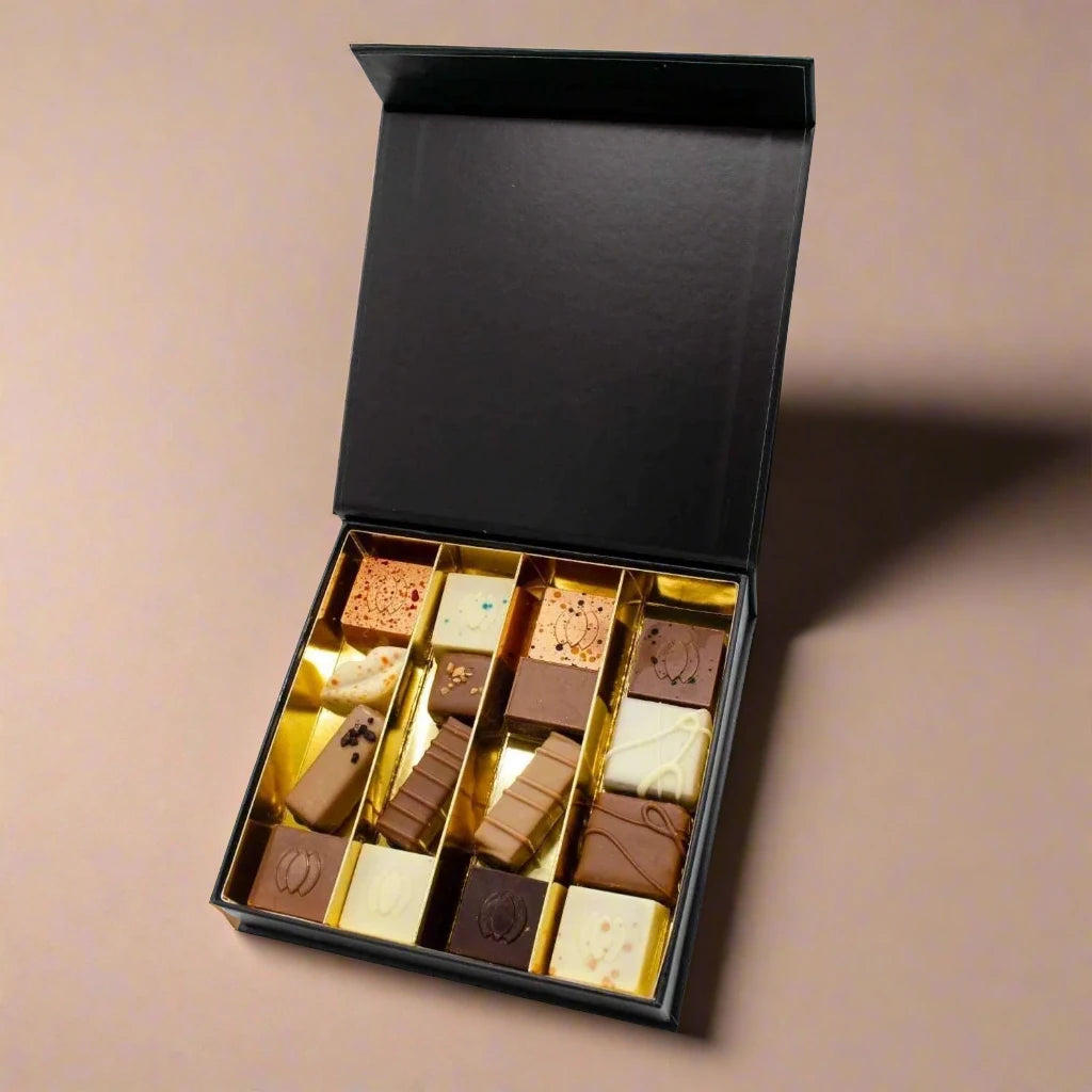 Luxury bonbon box 16 pieces with alcohol