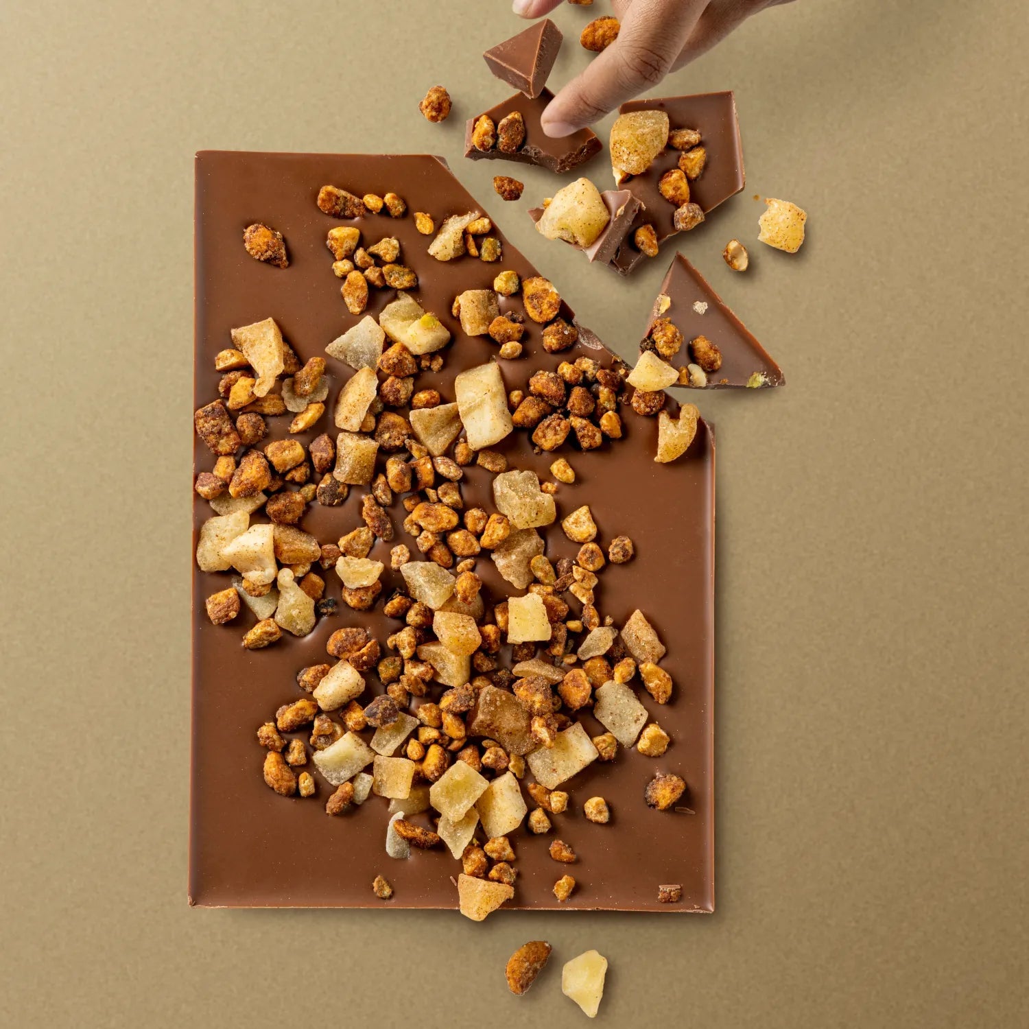 Chocolate tablet - Plak melkchocolade met appelstukjes en gekarameliseerde noten - Coco & Sebas