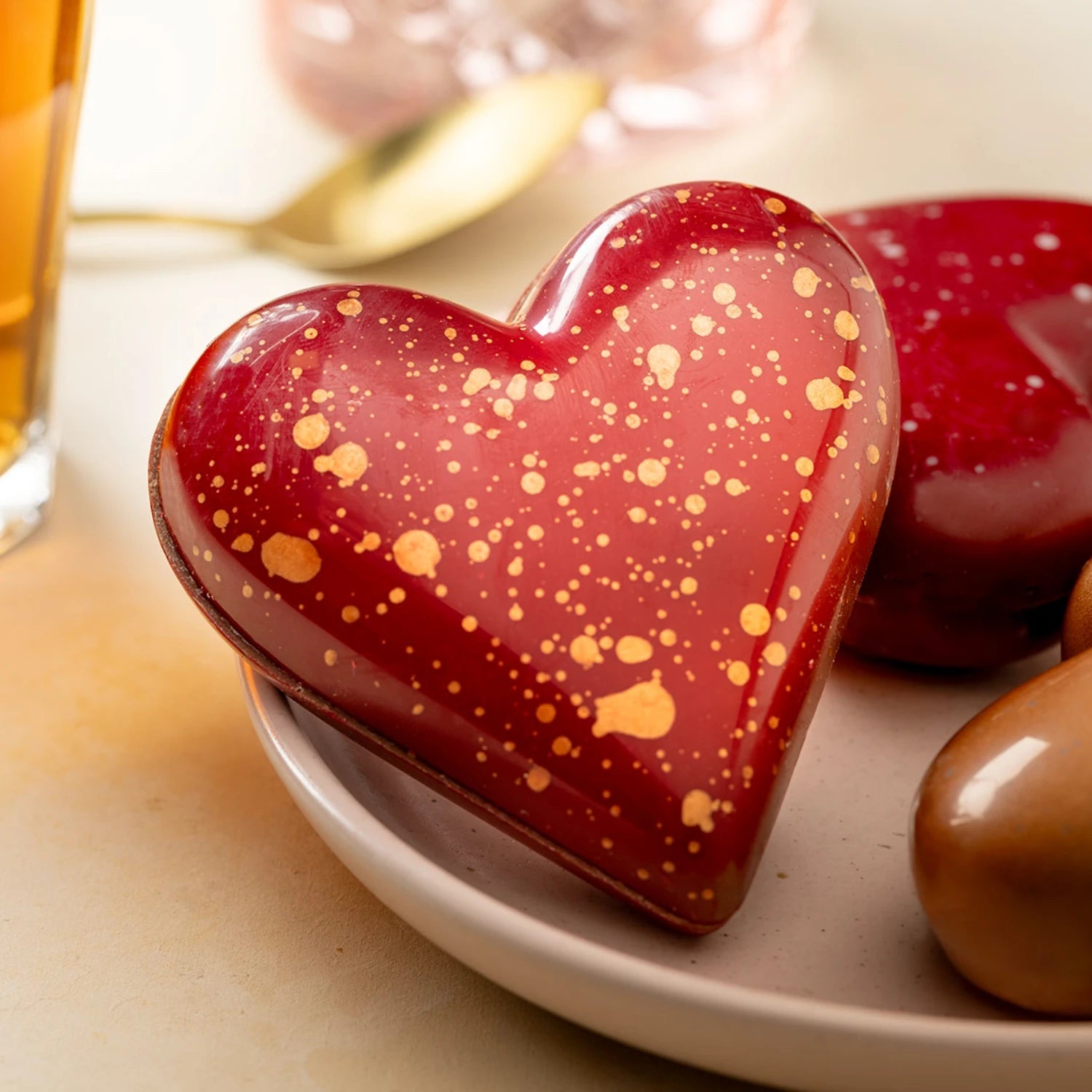 Love - melkchocolade hartje rood - Coco & Sebas