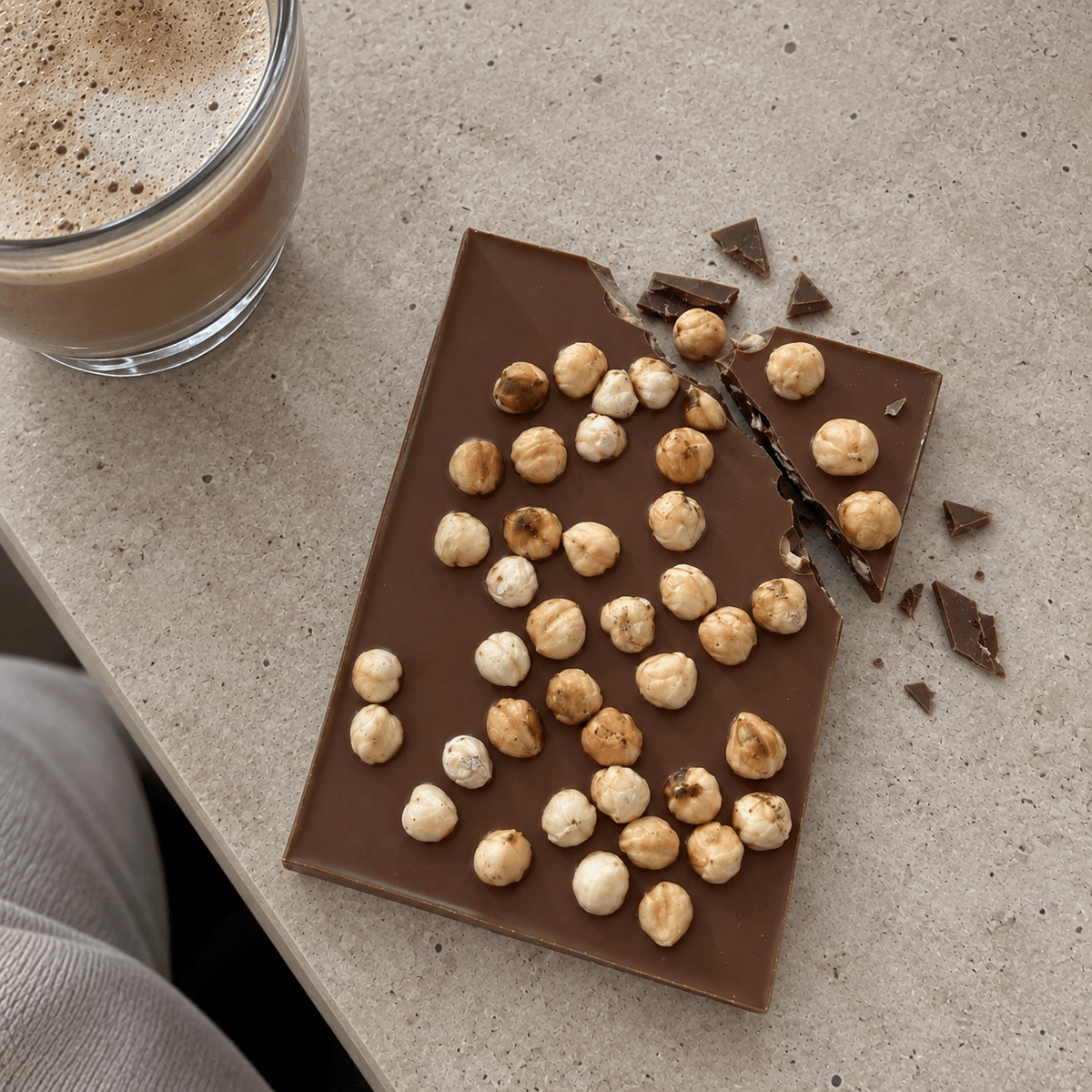 Plak Melkchocolade Hazelnoten | Coco & Sebas